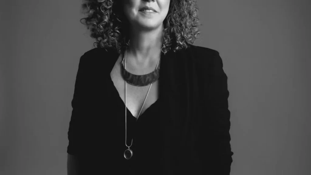 Ursula Vidal estreia com "Em Tempo": reflexões sobre gênero, política e Amazônia