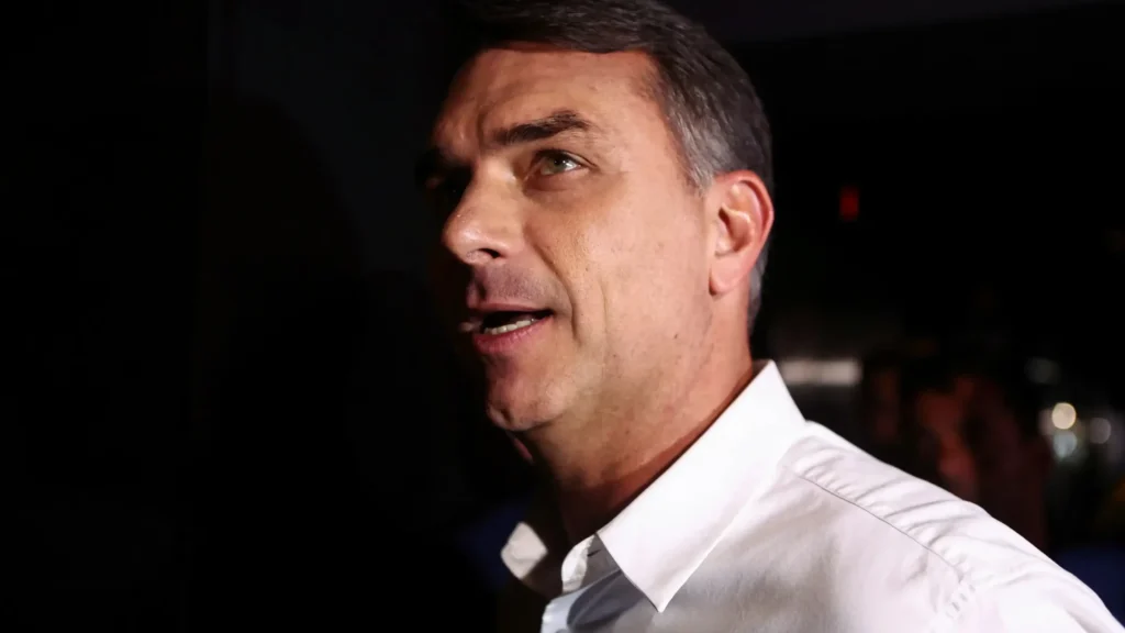 Flávio Bolsonaro promete regularizar terras no Pará e flexibilizar regras ambientais