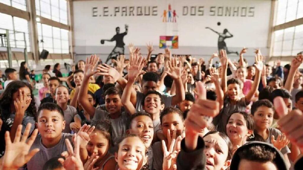 Escola do Litoral Paulista Ganha Prêmio Mundial e Inspira Nova Rede Educacional em SP Escola do Litoral Paulista Ganha Prêmio Mundial e Inspira Nova Rede Educacional em SP