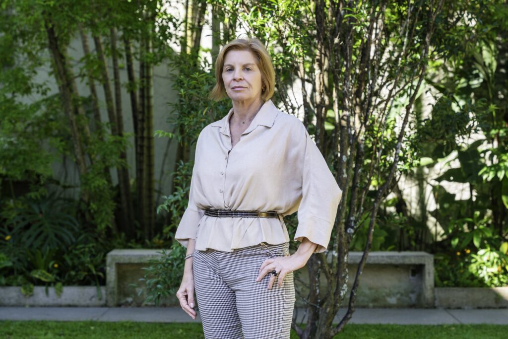Regina Pinho de Almeida: A Colecionadora que Rompeu Barreiras na Arte Brasileira Regina Pinho de Almeida: A Colecionadora que Rompeu Barreiras na Arte Brasileira