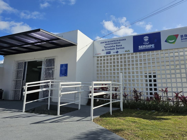 Centros de Especialidades Odontológicas em Sergipe: Um Modelo de Atenção à Saúde Bucal Centros de Especialidades Odontológicas em Sergipe: Um Modelo de Atenção à Saúde Bucal
