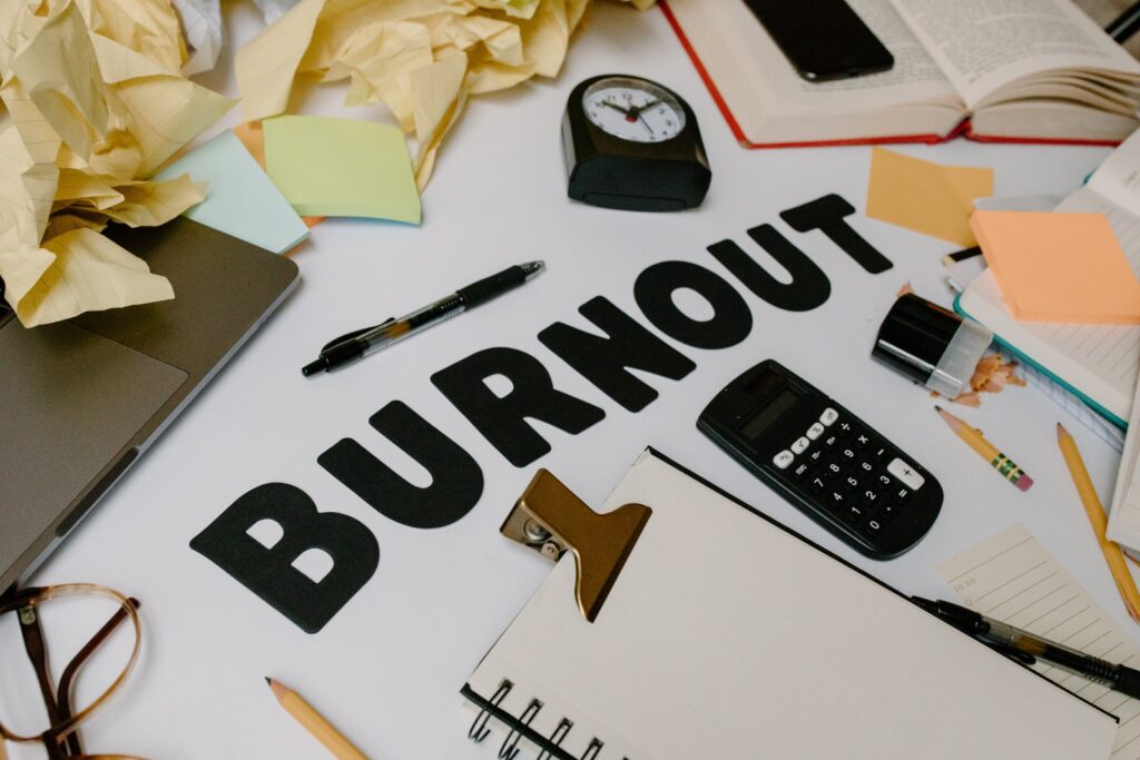Como Identificar a Síndrome de Burnout: Especialista Analisa Sinais de Esgotamento Mental Como Identificar a Síndrome de Burnout: Especialista Analisa Sinais de Esgotamento Mental