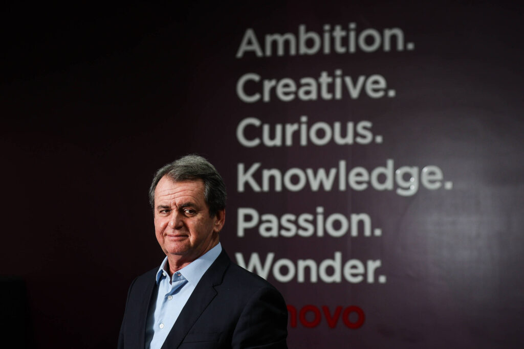 Lenovo Inova com Inteligência Artificial Pessoal para Rivalizar com Gigantes da Tecnologia Lenovo Inova com Inteligência Artificial Pessoal para Rivalizar com Gigantes da Tecnologia