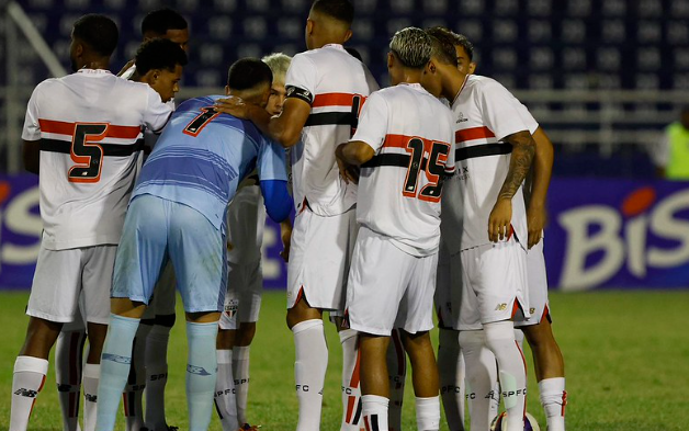 São Paulo avança à terceira fase da Copinha com vitória sobre a Portuguesa São Paulo avança à terceira fase da Copinha com vitória sobre a Portuguesa