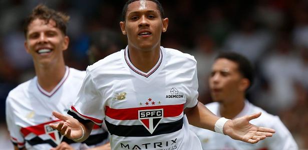São Paulo Brilha e Vence Maruinense com Gol Olímpico na Copinha 2024 São Paulo Brilha e Vence Maruinense com Gol Olímpico na Copinha 2024