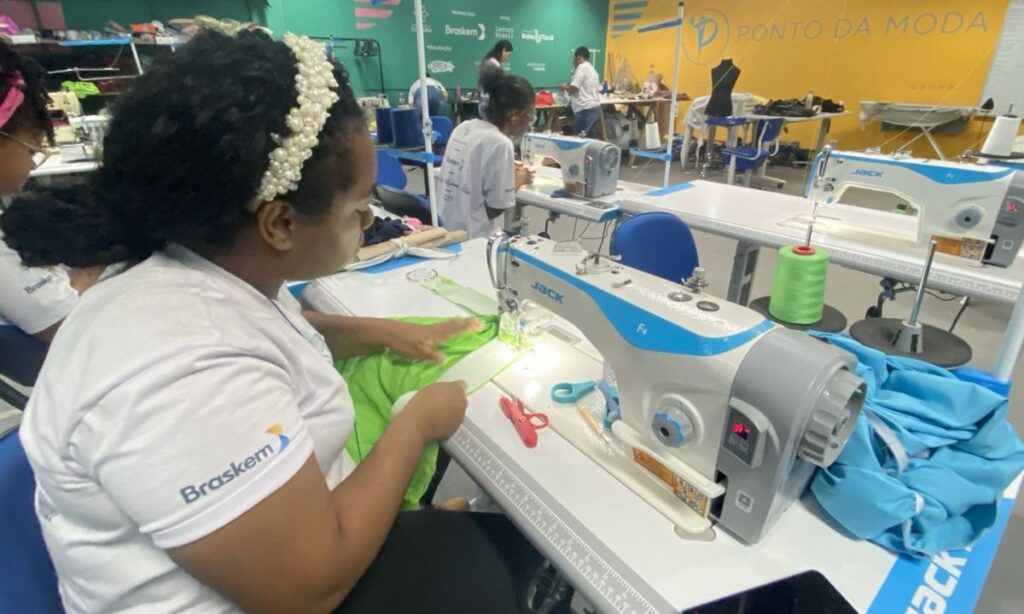 Curso Gratuito de Costura Industrial em Salvador: Inscrições Abertas! Curso Gratuito de Costura Industrial em Salvador: Inscrições Abertas!