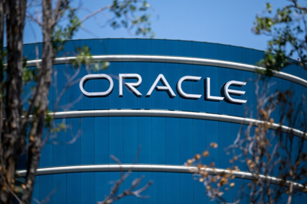 Oracle Planeja Captar Até US$ 50 Bi para Ampliar sua Infraestrutura de Nuvem Oracle Planeja Captar Até US$ 50 Bi para Ampliar sua Infraestrutura de Nuvem