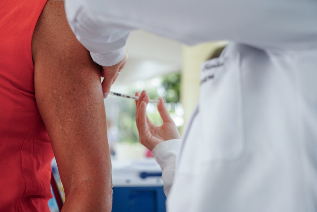 Sorocaba Recebe Mais de 7,5 Mil Doses da Vacina Contra a Dengue para Profissionais de Saúde Sorocaba Recebe Mais de 7,5 Mil Doses da Vacina Contra a Dengue para Profissionais de Saúde