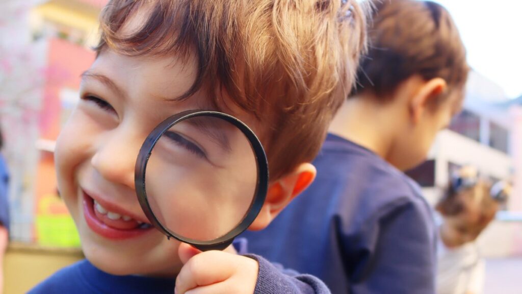 Adaptação na Educação Infantil: O Papel Crucial da Sinergia entre Escola e Família Adaptação na Educação Infantil: O Papel Crucial da Sinergia entre Escola e Família