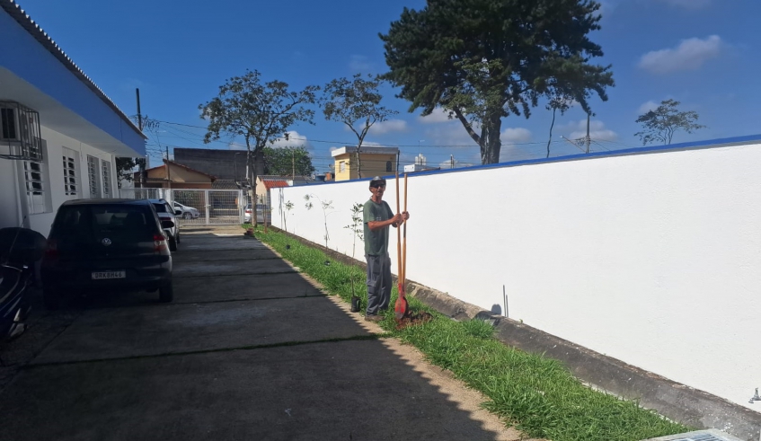 Brotos de Mogi com Saúde: Plantio de Mudas Renova Unidades de Saúde Brotos de Mogi com Saúde: Plantio de Mudas Renova Unidades de Saúde