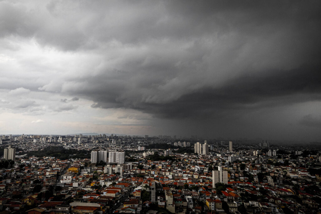 Tragédia em Sorocaba: Homem perde a vida arrastado por enxurrada durante tempestade Imagem do artigo