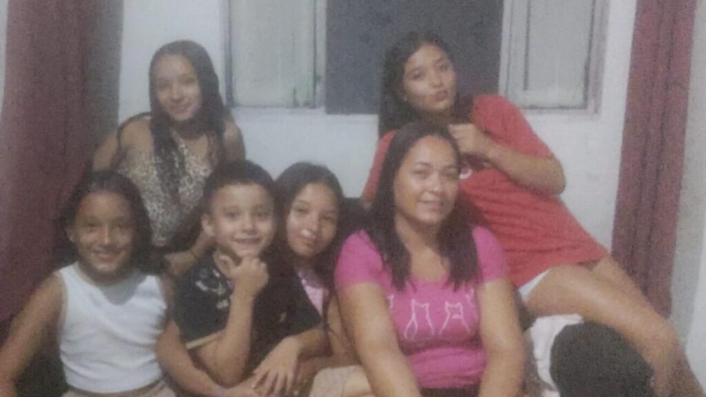 Despejo e Esperança: A Luta de Débora Sousa por Moradia em Sorocaba Despejo e Esperança: A Luta de Débora Sousa por Moradia em Sorocaba