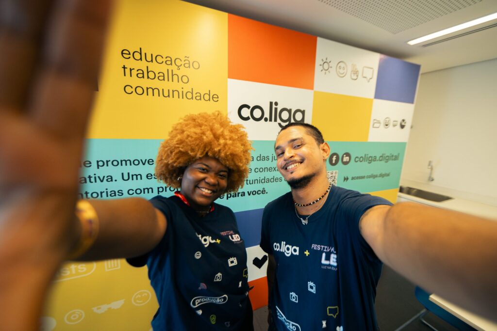 Educação e Cultura: co.liga Celebra 100 Mil Inscritos e Impacto Social Educação e Cultura: co.liga Celebra 100 Mil Inscritos e Impacto Social