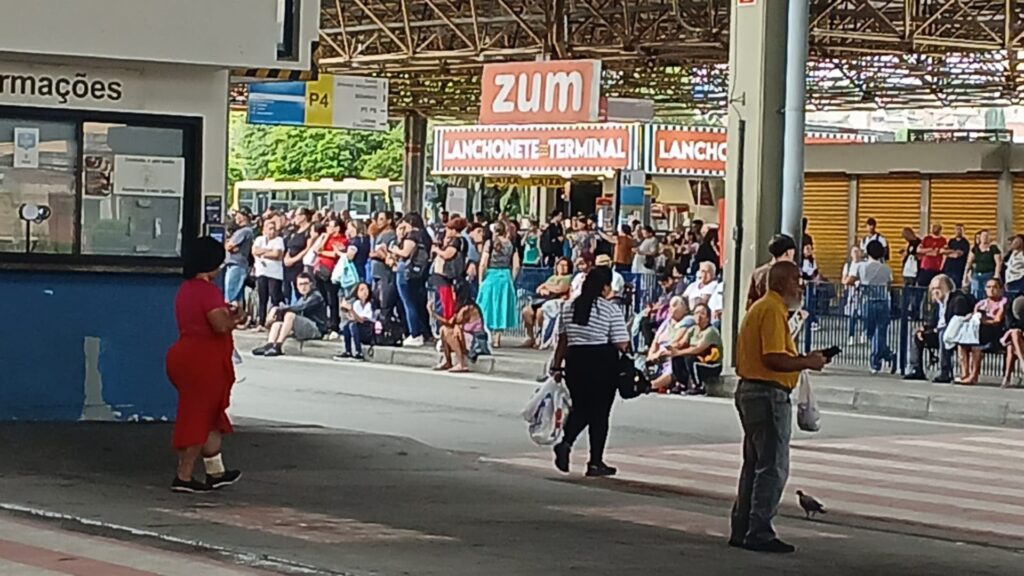 Motoristas de ônibus em Sorocaba realizam segunda paralisação em três dias por segurança