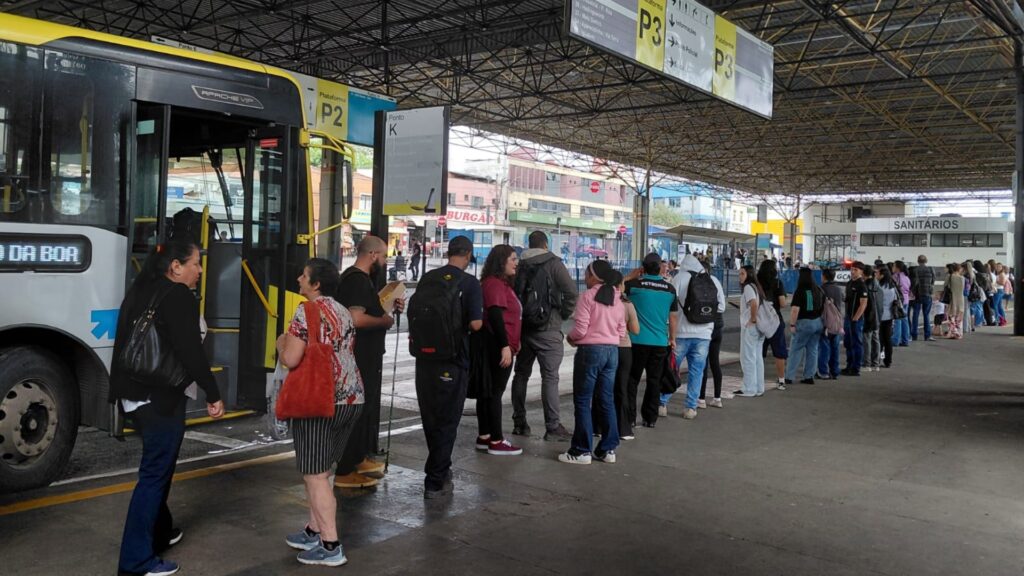 Motoristas de Ônibus em Sorocaba Realizam Paralisação por Segurança e Reposição de Frota Motoristas de Ônibus em Sorocaba Realizam Paralisação por Segurança e Reposição de Frota