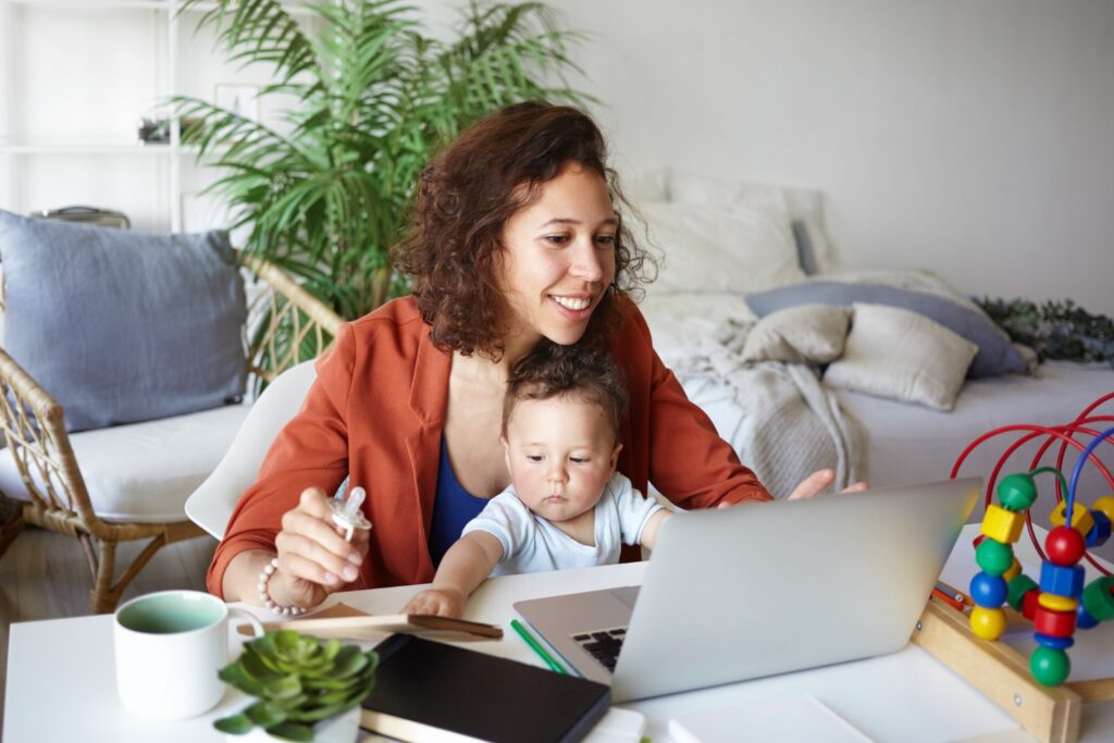 Mulheres Empreendedoras: O Desafio de Conciliar Casa, Filhos e Renda Mulheres Empreendedoras: O Desafio de Conciliar Casa, Filhos e Renda
