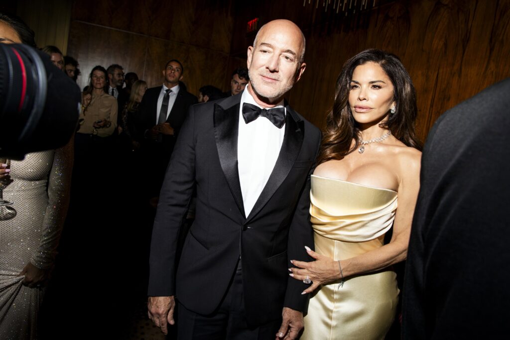 A Riqueza e a Felicidade de Lauren Sánchez Bezos: A Transformação da Ex-Jornalista em Ícone dos Supe