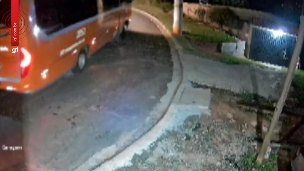 Ciclista Sofre Acidente Grave Após Derrapar e ser Atropelado por Ônibus em Itatiba Ciclista Sofre Acidente Grave Após Derrapar e ser Atropelado por Ônibus em Itatiba