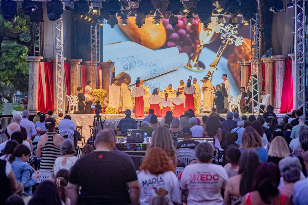 Emoção e Fé na Última Apresentação do Auto da Paixão de Cristo em Macaé Emoção e Fé na Última Apresentação do Auto da Paixão de Cristo em Macaé