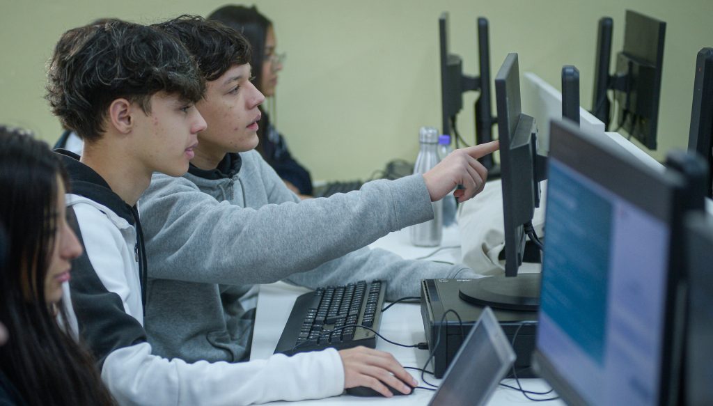 Estágio Remunerado em Sorocaba: BEEM Oferece 391 Vagas para Estudantes da Rede Estadual de SP Estágio Remunerado em Sorocaba: BEEM Oferece 391 Vagas para Estudantes da Rede Estadual de SP