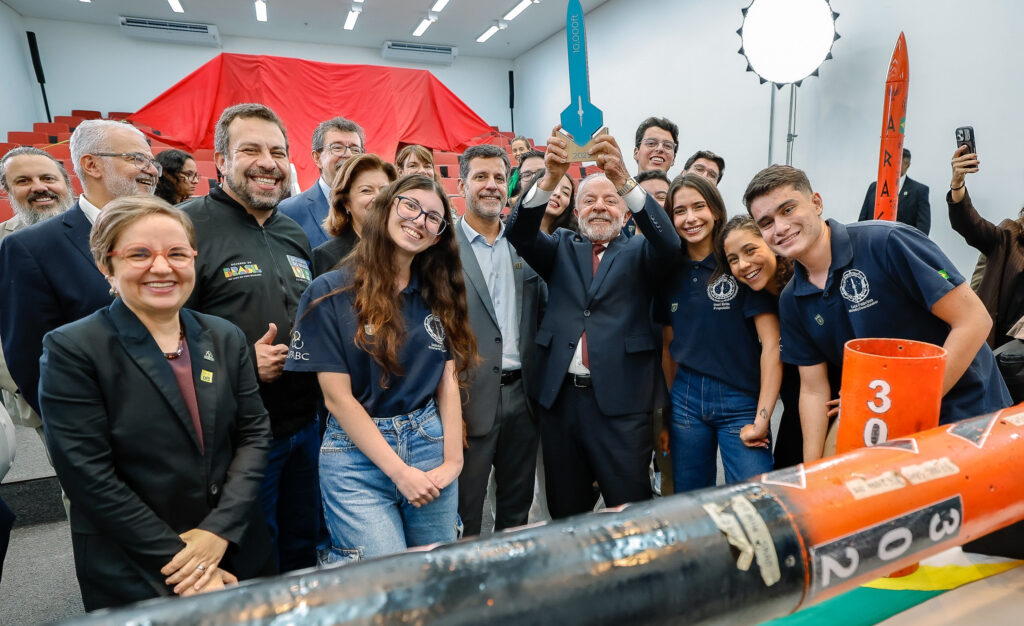 Lula Anuncia Novos Investimentos em Saúde e Educação em SP, Ignorados por Tarcísio