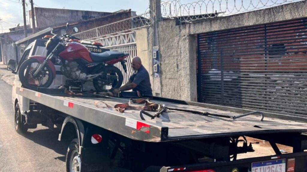 Motocicleta com 440 Multas e R$ 80 Mil em Débitos é Apreendida em Sorocaba Motocicleta com 440 Multas e R$ 80 Mil em Débitos é Apreendida em Sorocaba