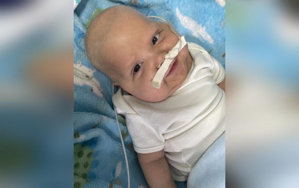 Transferência Urgente de Bebê com Síndrome do Intestino Curto é Negada em SP: Mãe Relata Descaso Transferência Urgente de Bebê com Síndrome do Intestino Curto é Negada em SP: Mãe Relata Descaso