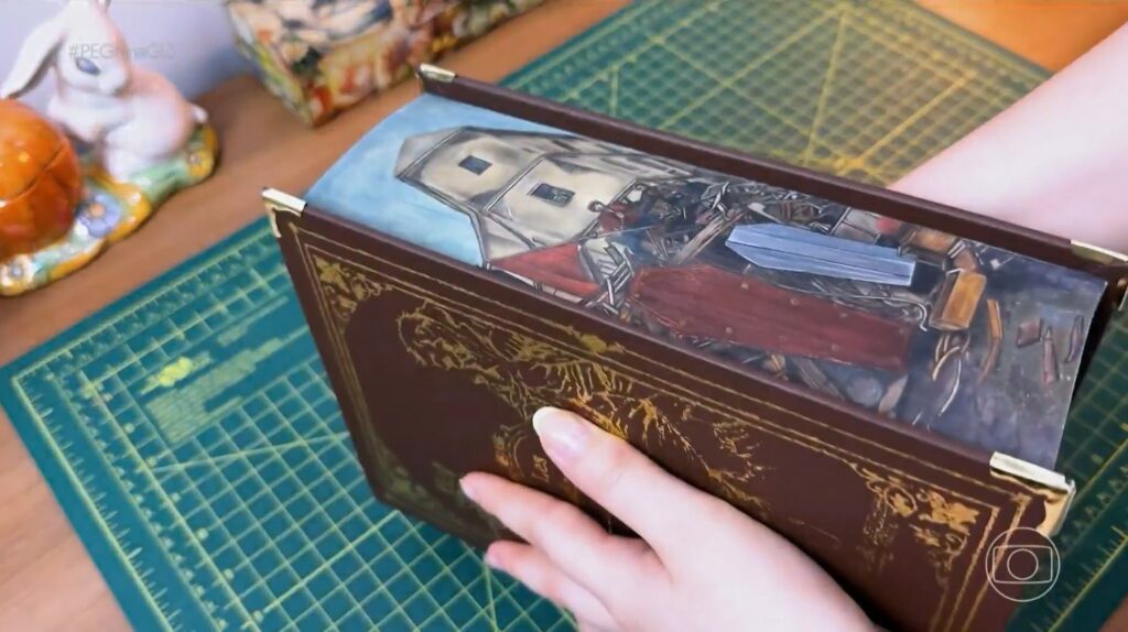Artista Transforma Livros em Obras de Arte e Gera Lista de Espera de 13 Mil Pessoas