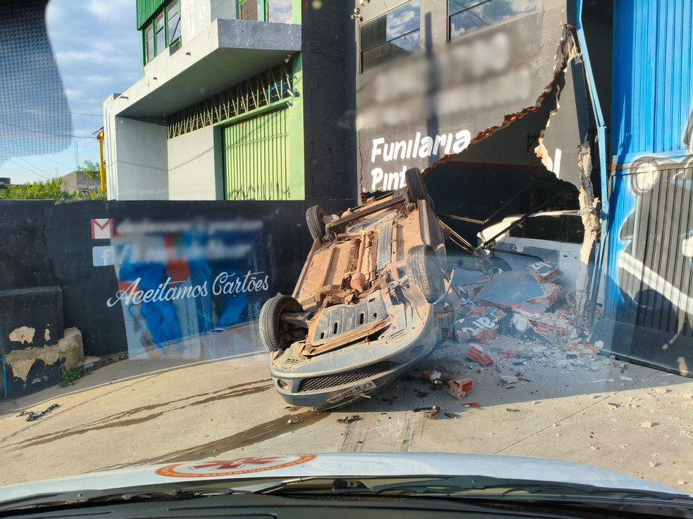 Sorocaba (SP): Capotamento de carro em alta velocidade gera preocupações sobre segurança no trânsito Sorocaba (SP): Capotamento de carro em alta velocidade gera preocupações sobre segurança no trânsito