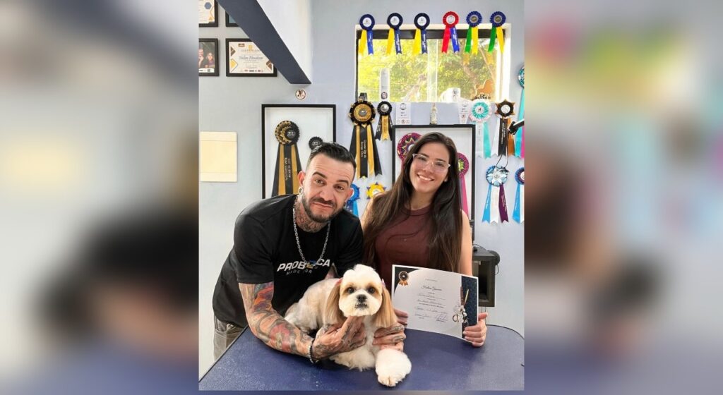 Tosador de Sorocaba Viraliza com Brincadeiras para Acalmar Animais em Pet Shop Tosador de Sorocaba Viraliza com Brincadeiras para Acalmar Animais em Pet Shop