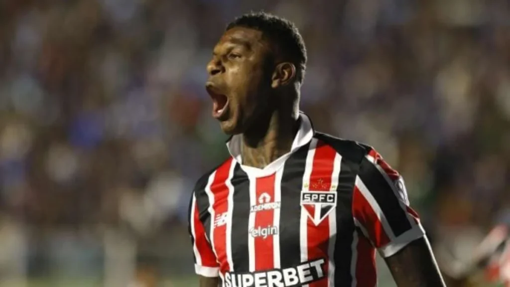 Arboleda se desculpa com a torcida do São Paulo e fala sobre luta contra a depressão Arboleda se desculpa com a torcida do São Paulo e fala sobre luta contra a depressão