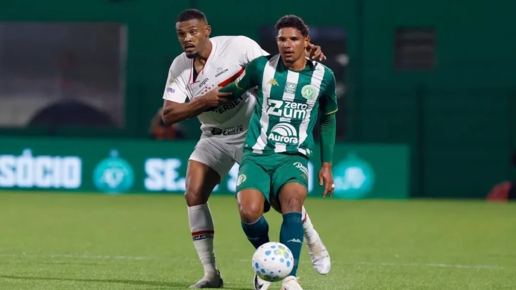 São Paulo sofre derrota para Chapecoense e se complica na luta contra o rebaixamento