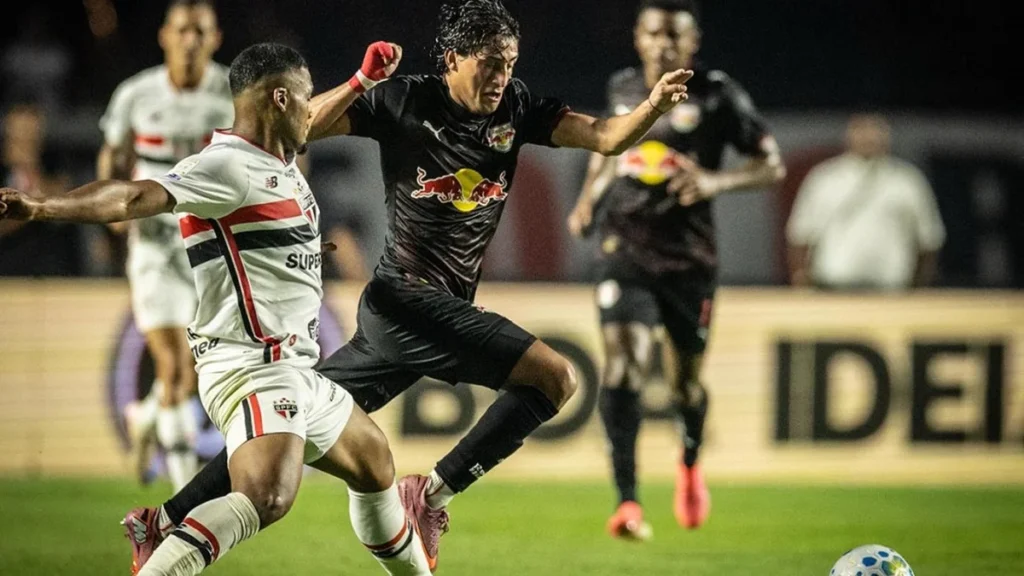 São Paulo encerra jejum e vence Bragantino no Morumbi com gols decisivos