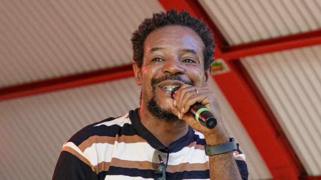 Hip-Hop em São Paulo: Batalhas de Rima e Cultura Periférica em Destaque Hip-Hop em São Paulo: Batalhas de Rima e Cultura Periférica em Destaque