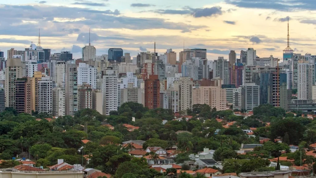 Queda de 50% nas vendas de apartamentos de luxo em São Paulo revela mudança no mercado Queda de 50% nas vendas de apartamentos de luxo em São Paulo revela mudança no mercado