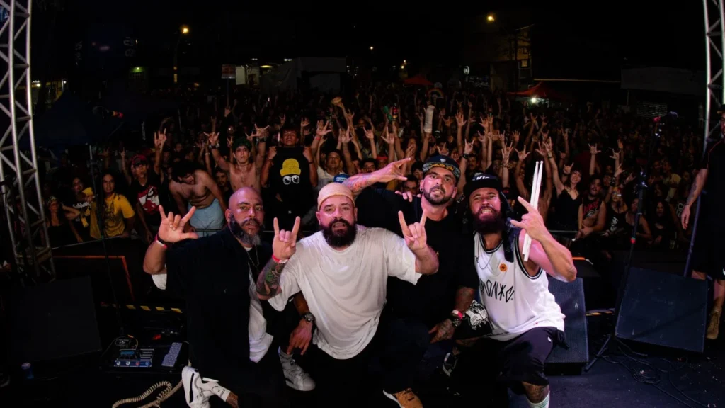 Banda Plugins encerra turnê do EP Sangue e Suor no Corre em São Paulo com energia e crítica social