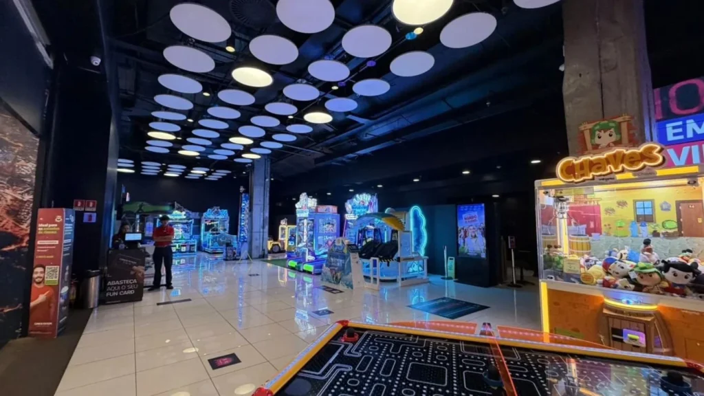 Cinesystem Play: Como a Rede Paranaense Revoluciona o Cinema com Fliperamas e Novas Experiências