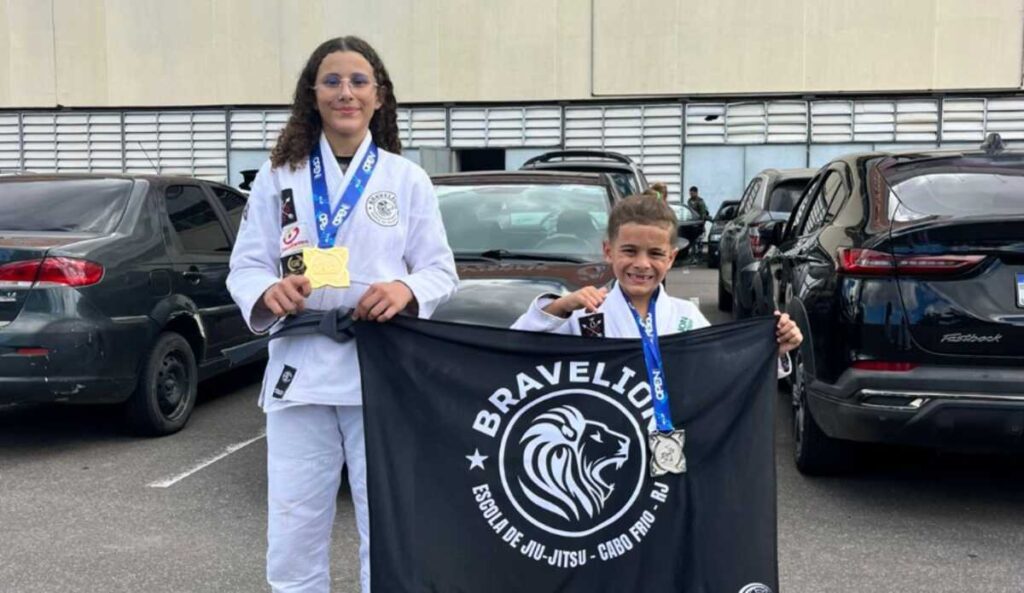 Irmãos de Cabo Frio Brilham no Jiu Jitsu: 82 Títulos e Cinturões Conquistados Imagem do artigo