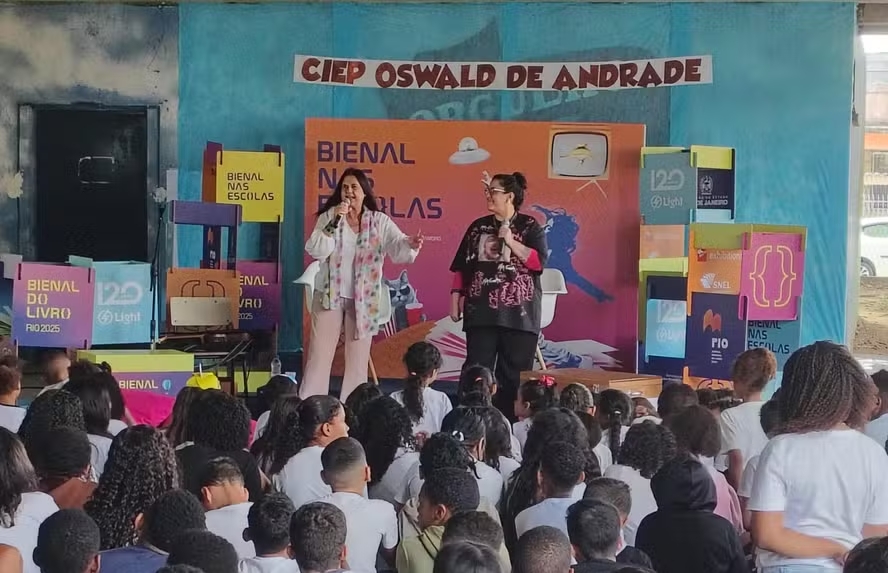 Aumento de 25% na Busca por Livros em Bibliotecas Após Bienal nas Escolas no Rio de Janeiro Aumento de 25% na Busca por Livros em Bibliotecas Após Bienal nas Escolas no Rio de Janeiro