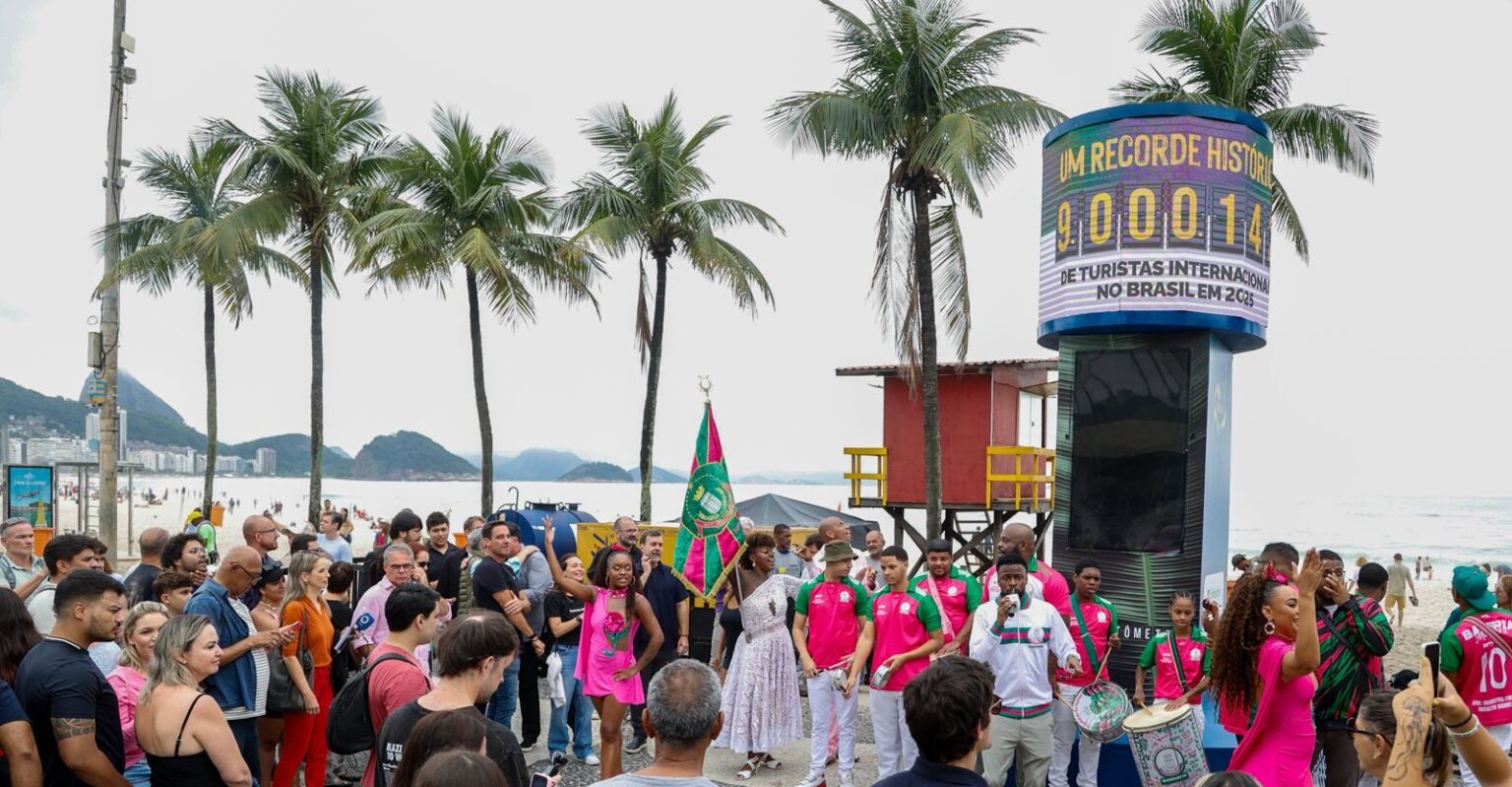 Brasil Registra Recorde com 9 Milhões de Turistas Estrangeiros em 2025 Brasil Registra Recorde com 9 Milhões de Turistas Estrangeiros em 2025