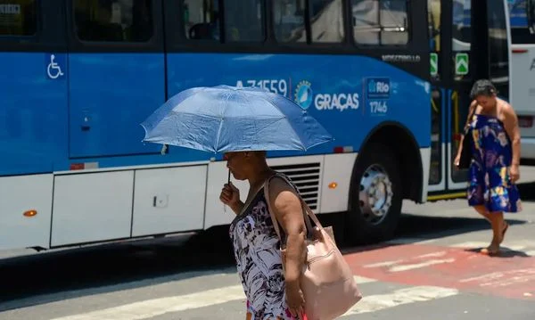 Calor Extremo no Rio: Quase Mil Atendimentos Médicos em 48 Horas Calor Extremo no Rio: Quase Mil Atendimentos Médicos em 48 Horas