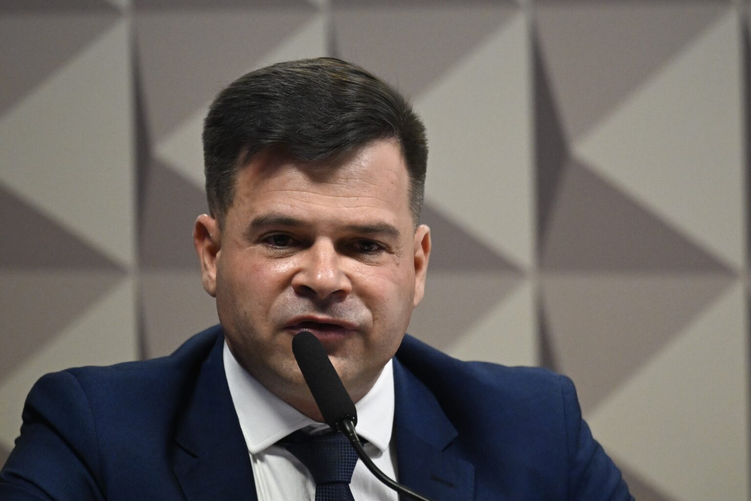 Ex-Diretor da PRF Recebe Mais de 24 Anos de Prisão por Crimes de Corrupção e Golpe Ex-Diretor da PRF Recebe Mais de 24 Anos de Prisão por Crimes de Corrupção e Golpe