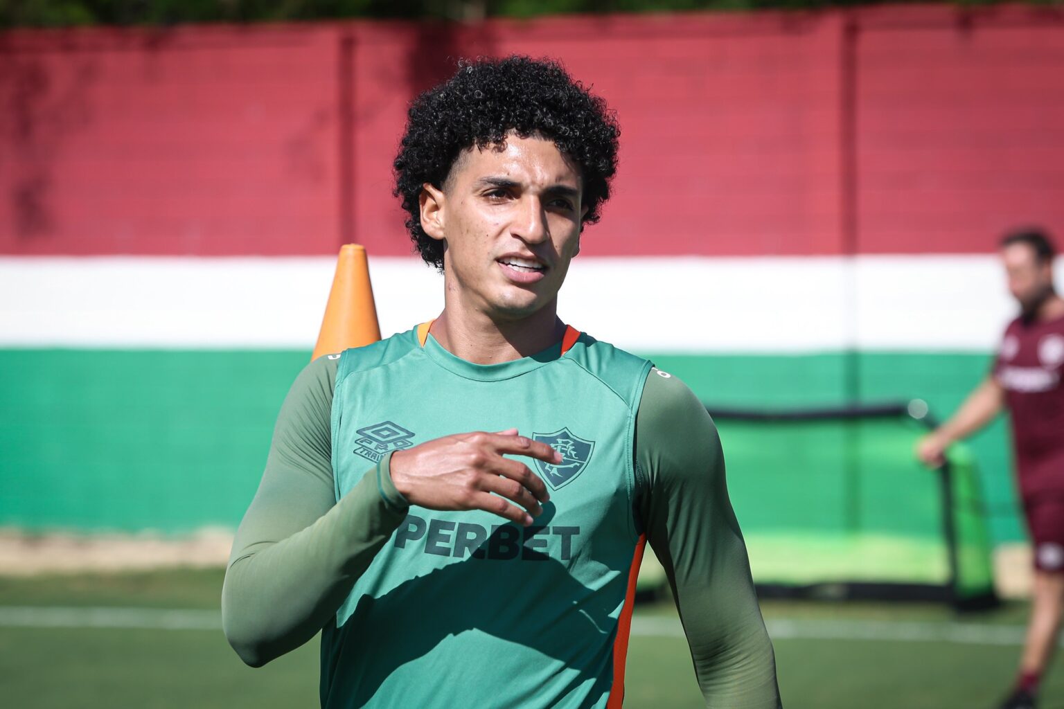 Fluminense em Negociações por Guilherme Arana: Indícios da Saída de Gabriel Fuentes