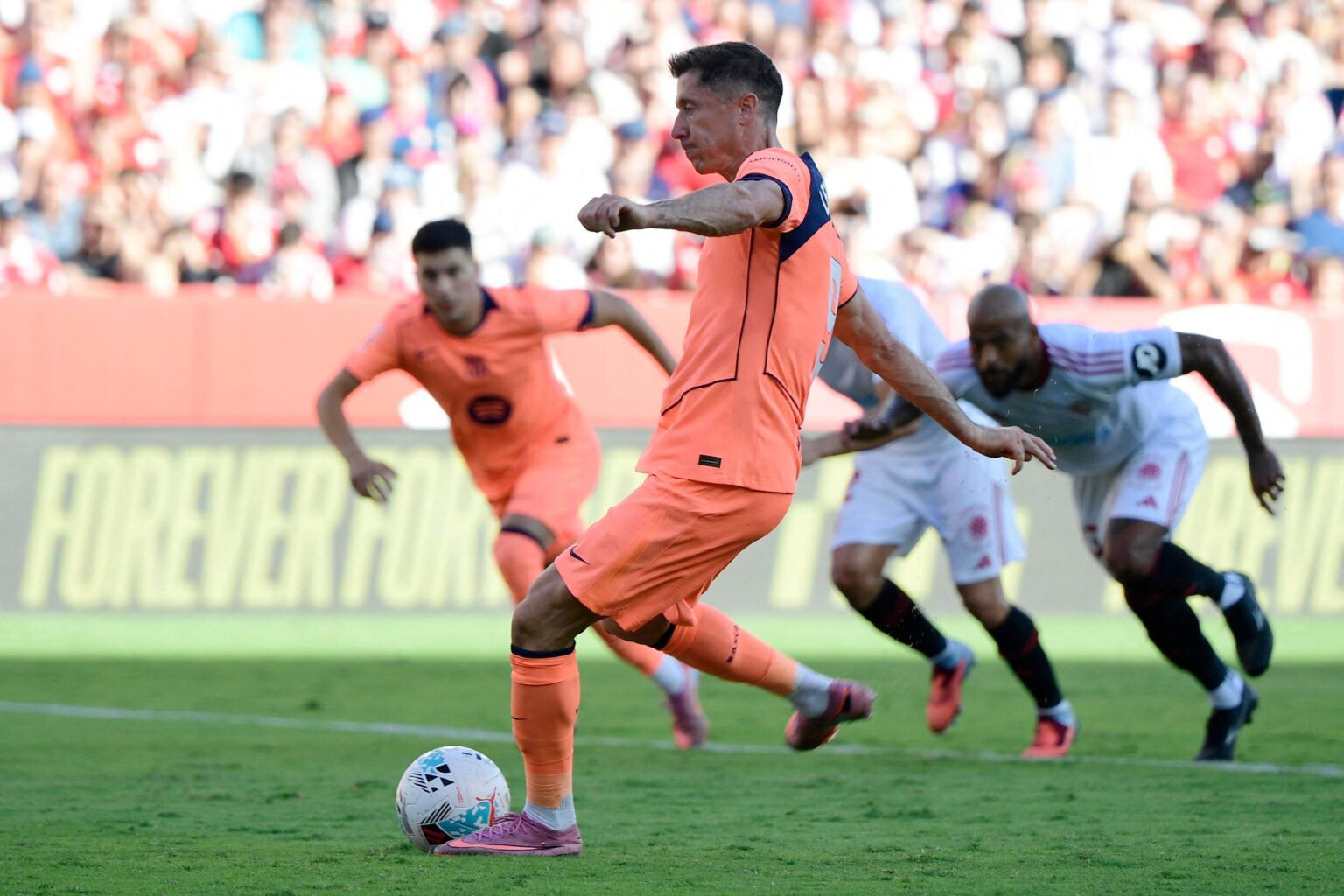Lewandowski Revela Crise Financeira do Barcelona e Questão Sobre Marcar Gols Lewandowski Revela Crise Financeira do Barcelona e Questão Sobre Marcar Gols