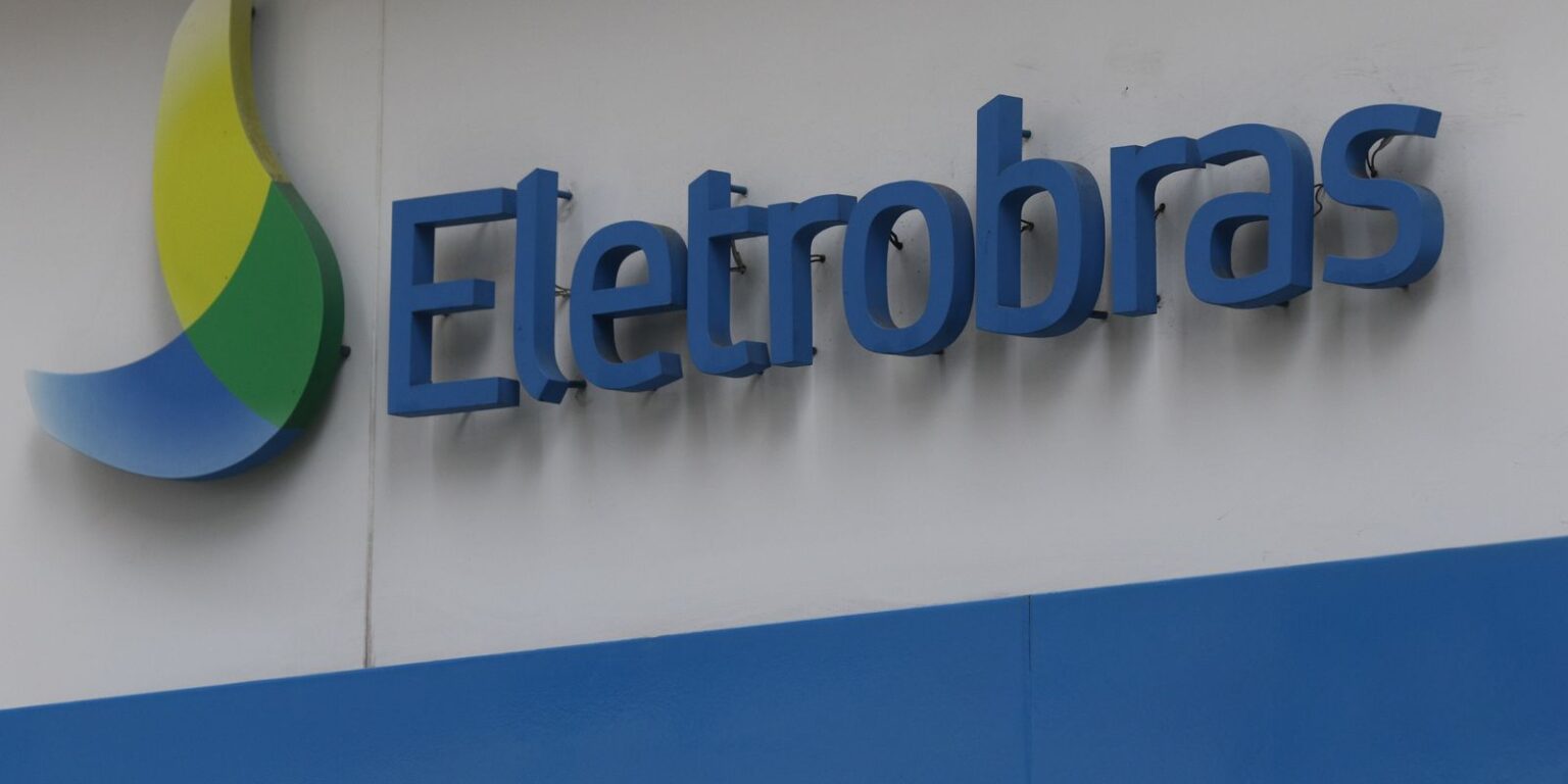 Lula Vetou Projeto de Lei que Permitia Realocação de Trabalhadores da Eletrobras