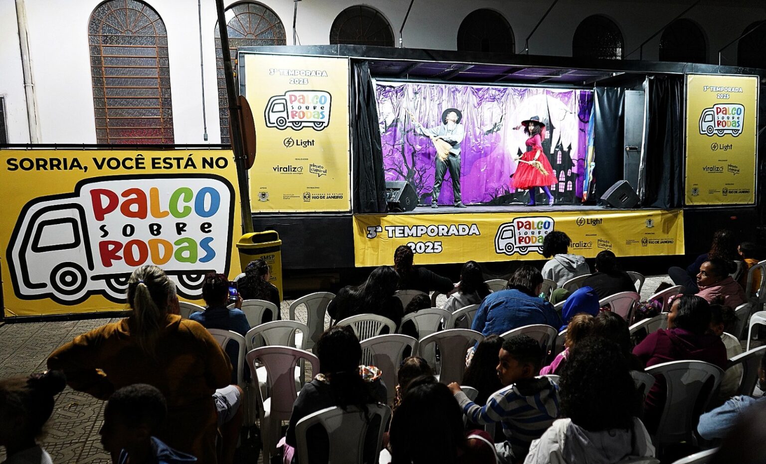 Palco Sobre Rodas: Cultura e Entretenimento Atingem Mais de 35 Mil Pessoas em Volta Redonda em 2025 Palco Sobre Rodas: Cultura e Entretenimento Atingem Mais de 35 Mil Pessoas em Volta Redonda em 2025