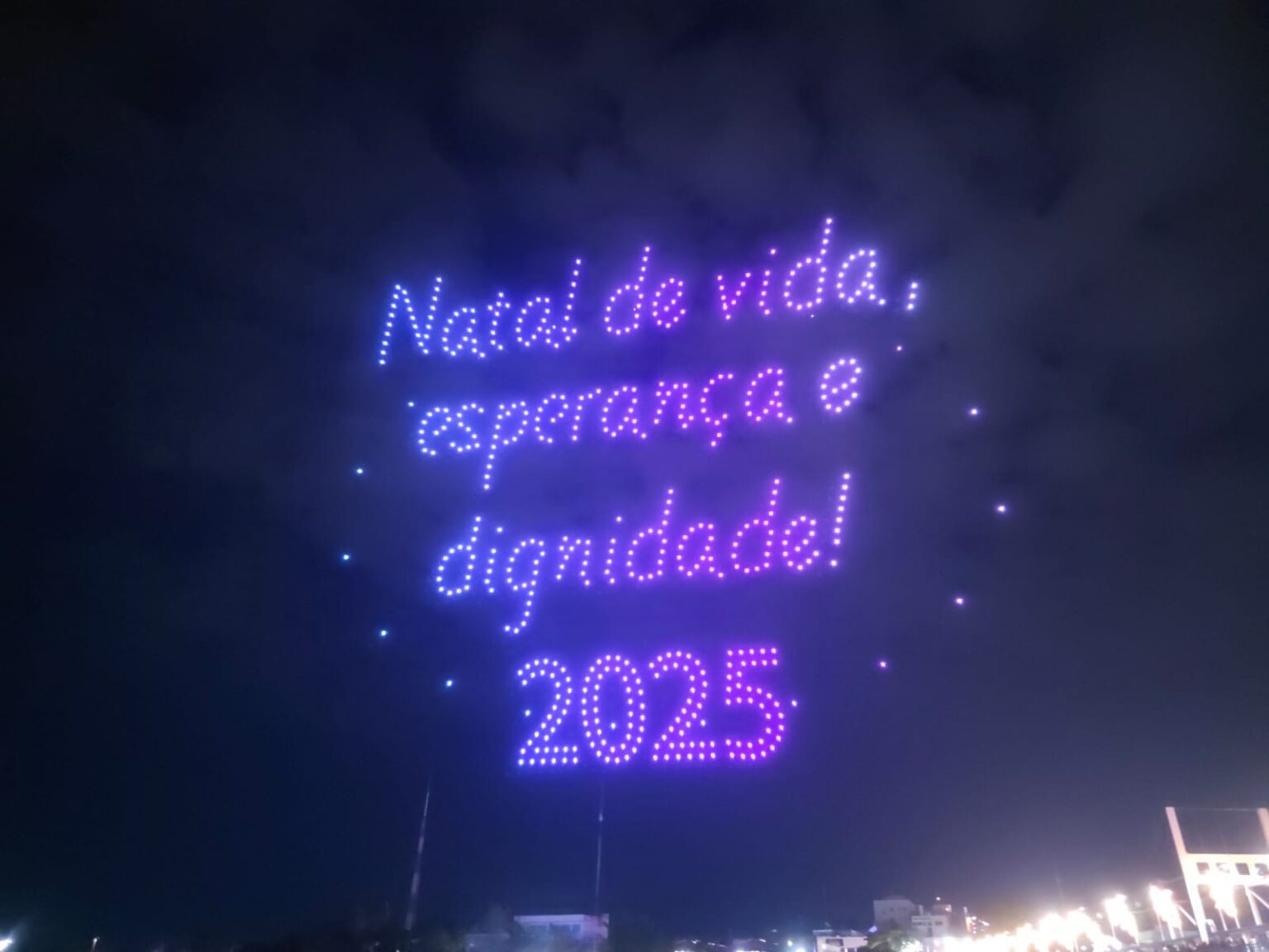 Show Natalino com 600 Drones Encanta Rio Branco; Confira os Vídeos Show Natalino com 600 Drones Encanta Rio Branco; Confira os Vídeos