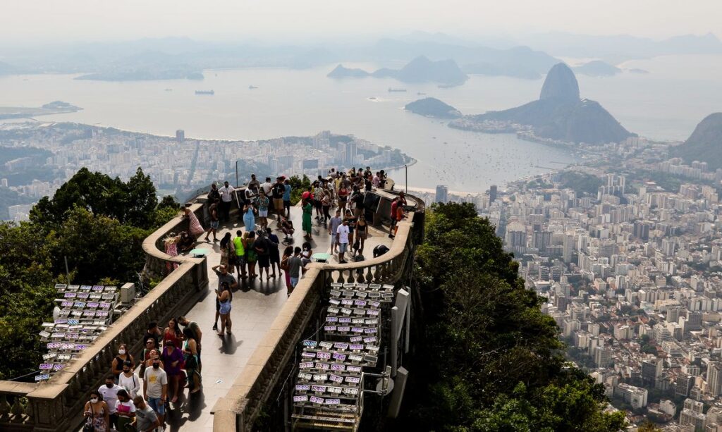 Turismo Brasileiro em Ascensão: Recorde de Visitantes em 2025 Turismo Brasileiro em Ascensão: Recorde de Visitantes em 2025