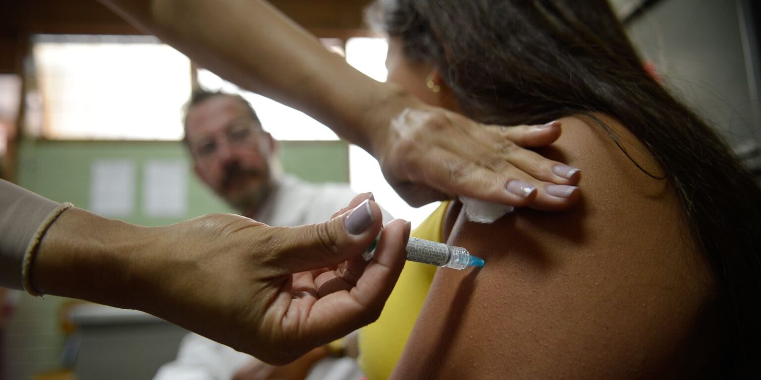 Vacinação contra HPV: Ministério da Saúde Estende Prazo até 2026 para Jovens