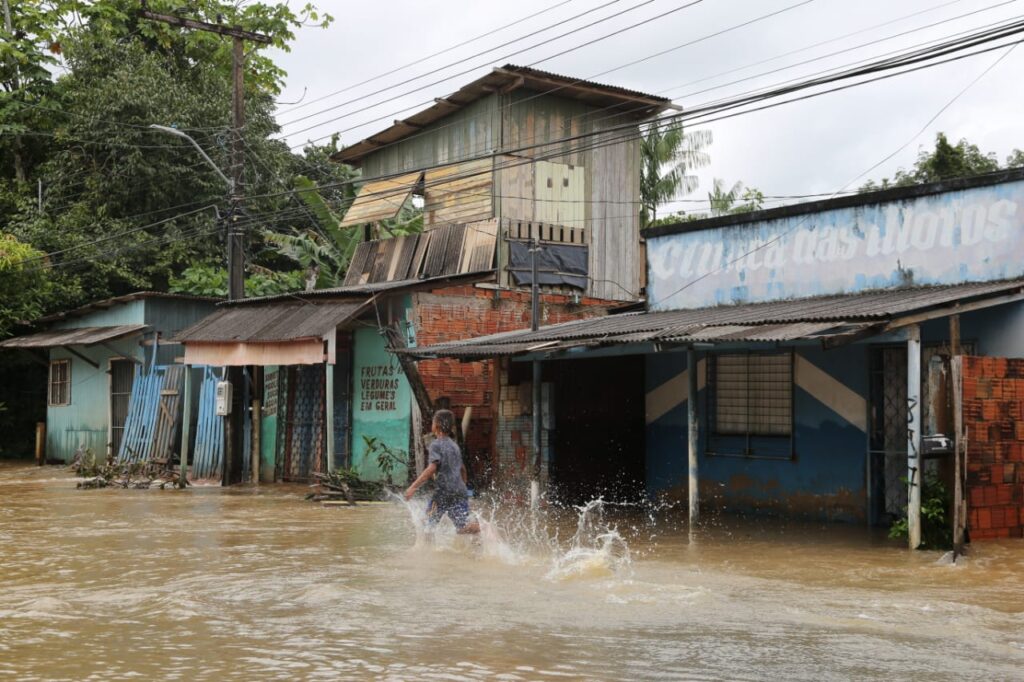 Alerta da Saúde Municipal sobre Riscos de Doenças com a Cheia do Rio Acre Alerta da Saúde Municipal sobre Riscos de Doenças com a Cheia do Rio Acre